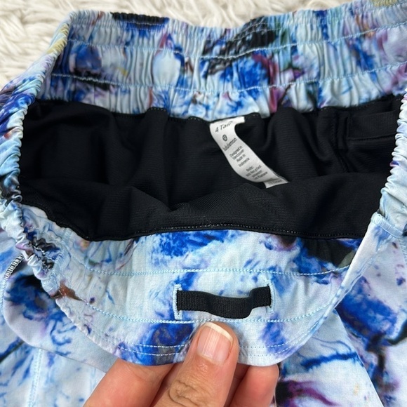 Lululemon Hotty Hot Short II *Long 4" Exposure Crystallize Multi / Black - Picture 2 of 5